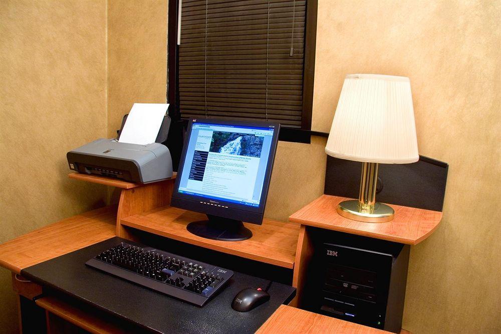 Ramada By Wyndham Greensburg Hotel & Conference Center Extérieur photo