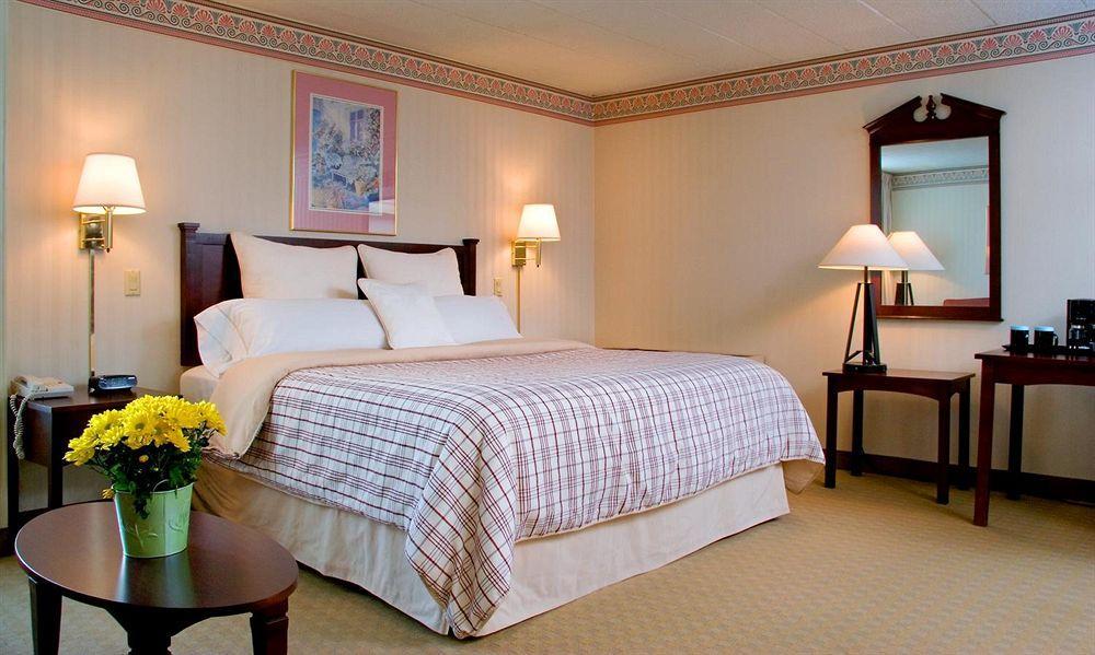Ramada By Wyndham Greensburg Hotel & Conference Center Extérieur photo