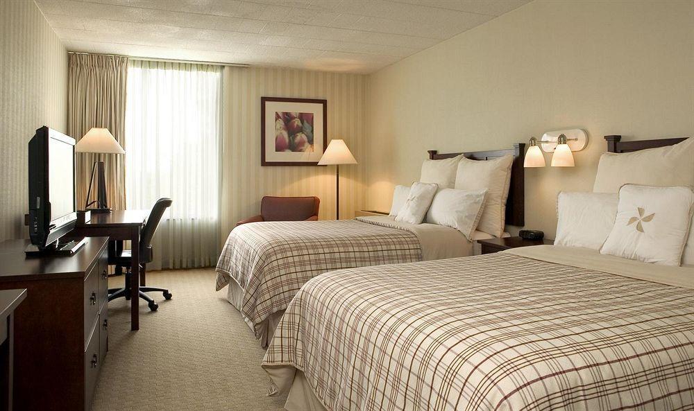 Ramada By Wyndham Greensburg Hotel & Conference Center Extérieur photo