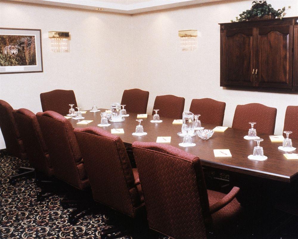Ramada By Wyndham Greensburg Hotel & Conference Center Extérieur photo
