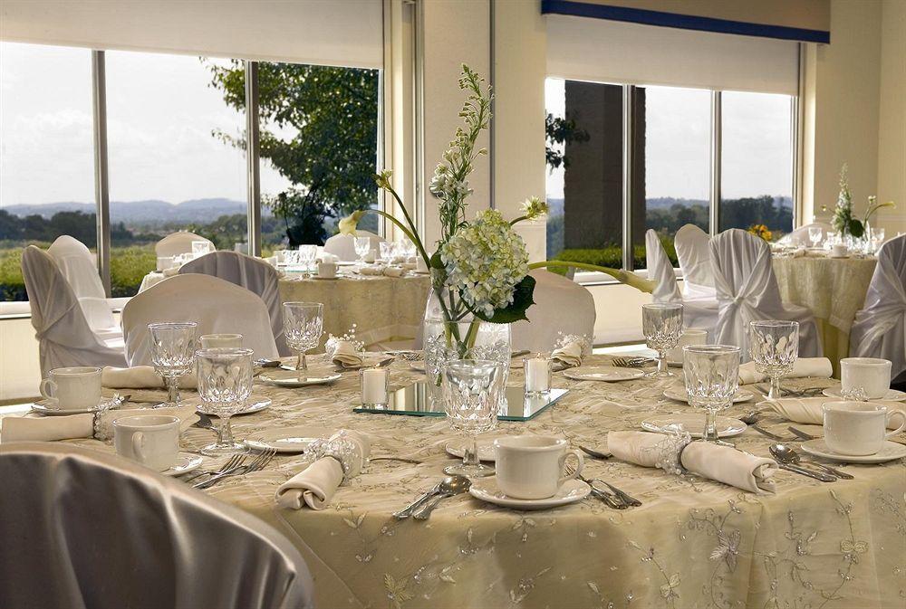 Ramada By Wyndham Greensburg Hotel & Conference Center Restaurant photo