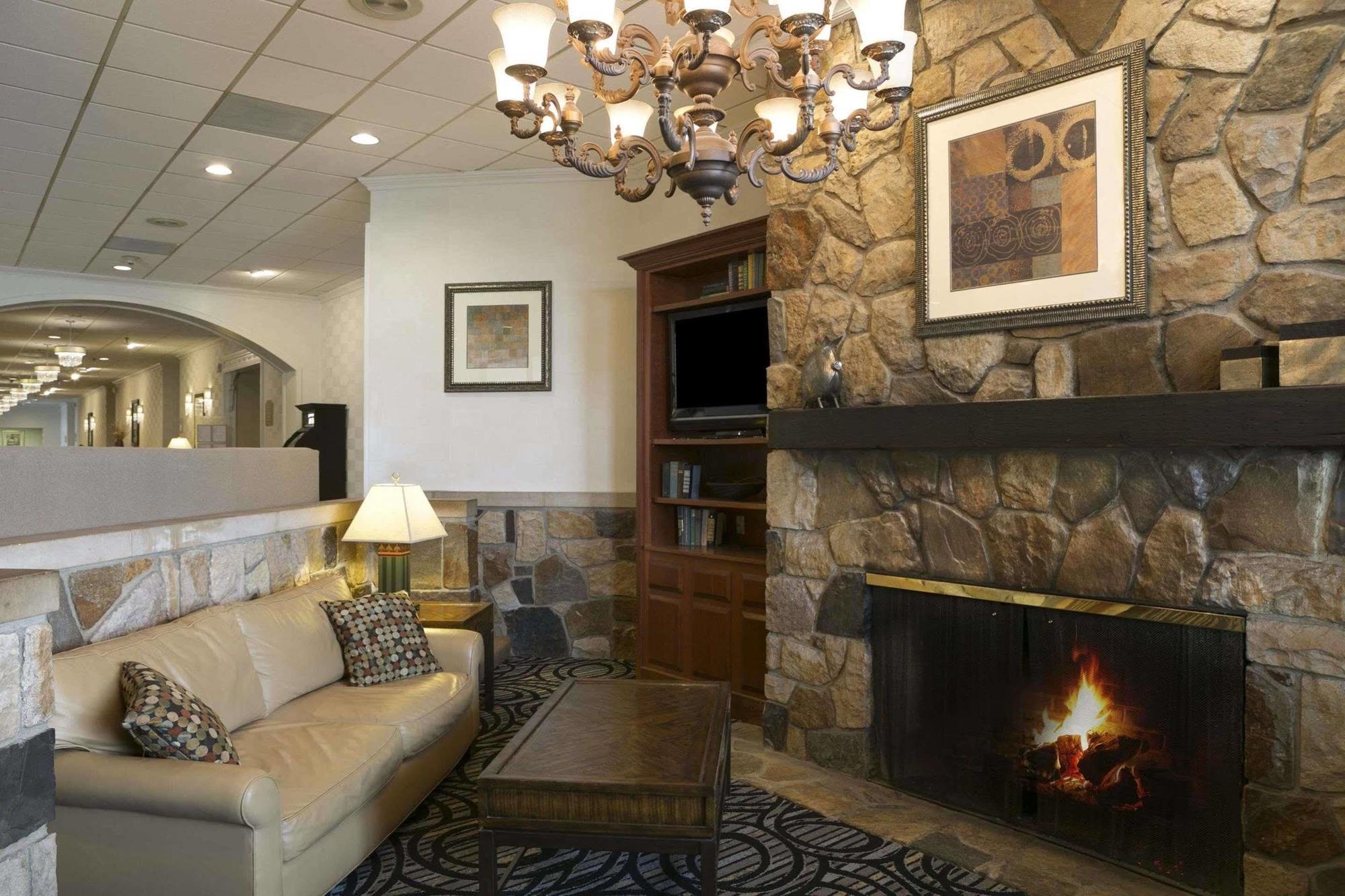 Ramada By Wyndham Greensburg Hotel & Conference Center Extérieur photo