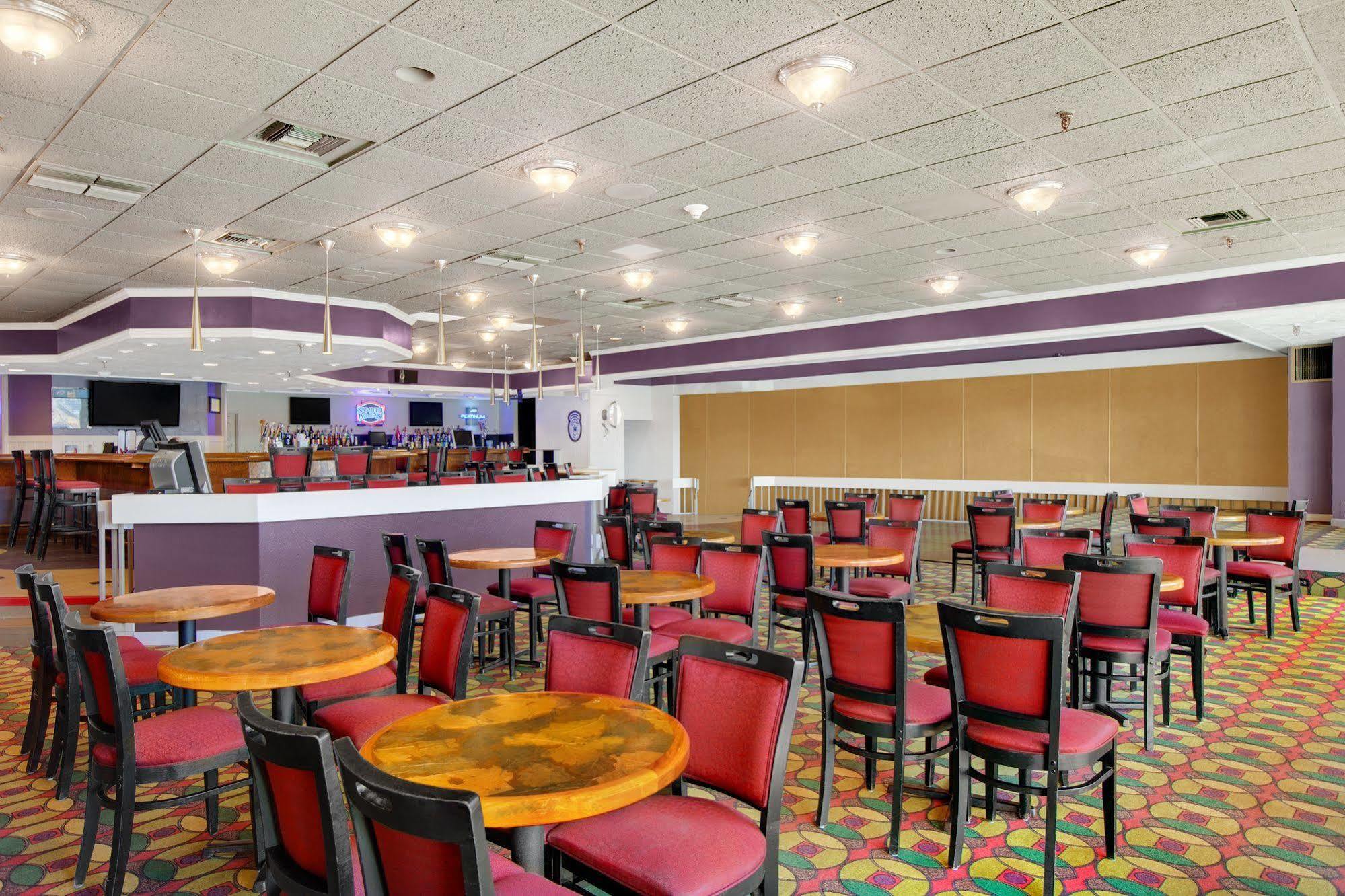 Ramada By Wyndham Greensburg Hotel & Conference Center Extérieur photo