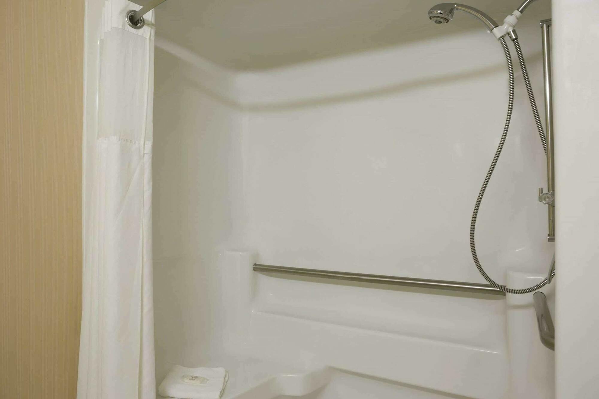 Ramada By Wyndham Greensburg Hotel & Conference Center Extérieur photo
