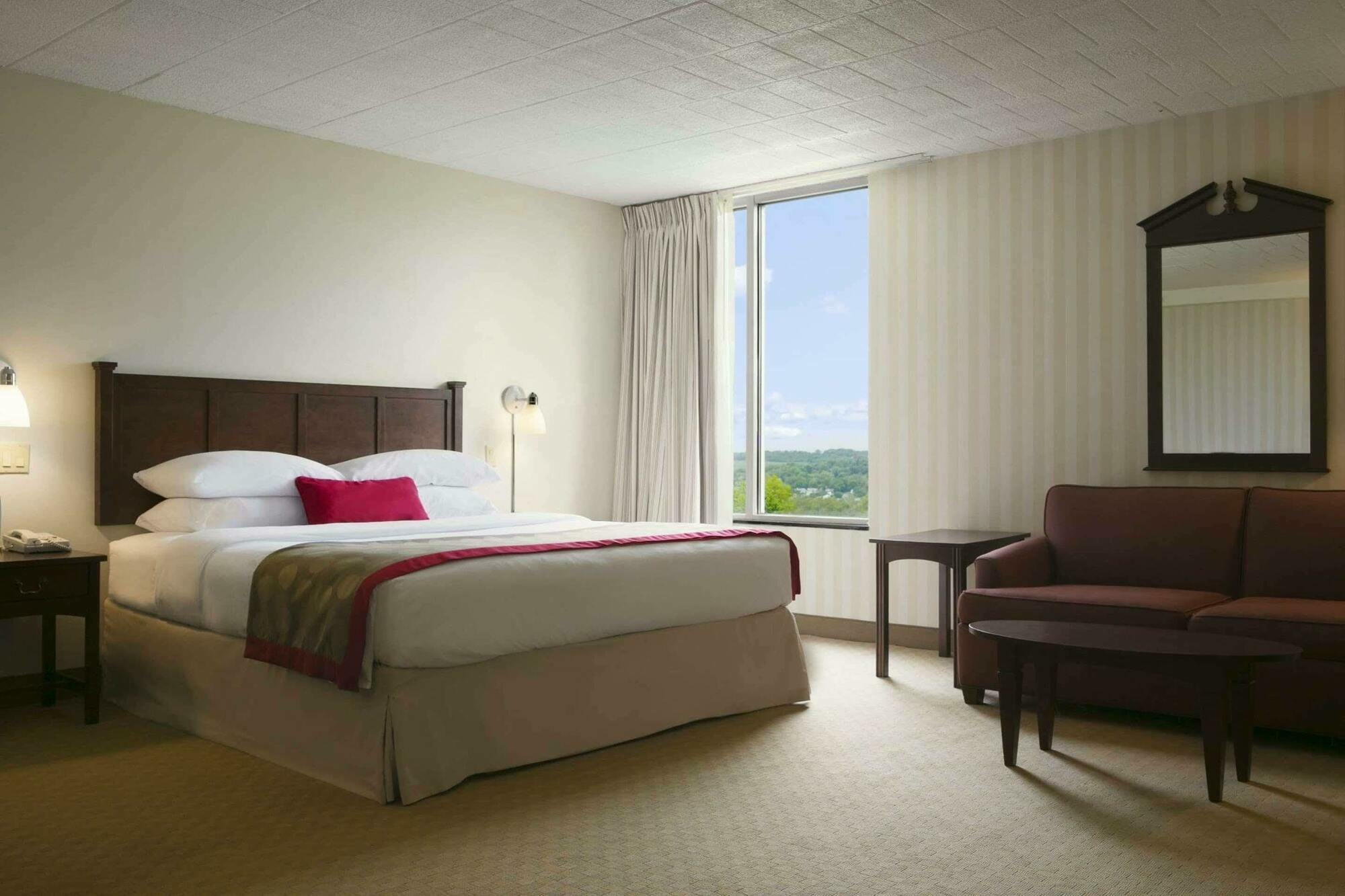 Ramada By Wyndham Greensburg Hotel & Conference Center Extérieur photo